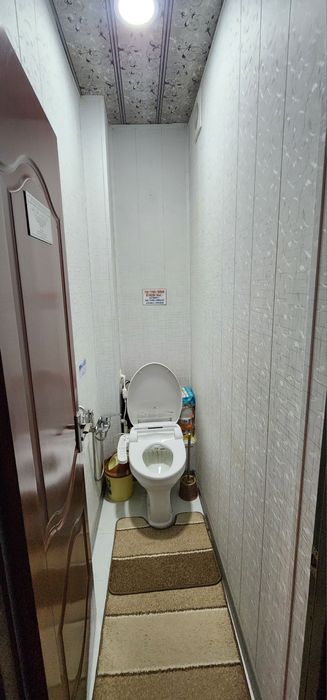 Uy sotiladi srochna 3 xonali yevro remont. xokimiyat yonida