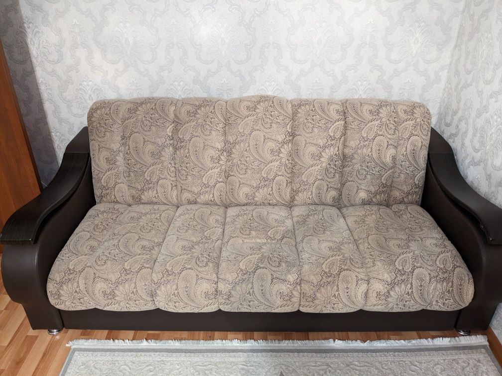 продам 2 дивана, разного размера