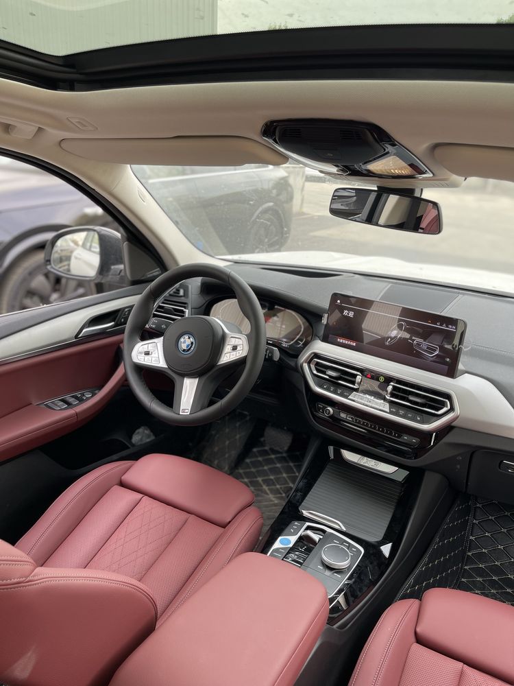BMW I X 3 M Paket restayling. 53000$ v naliche