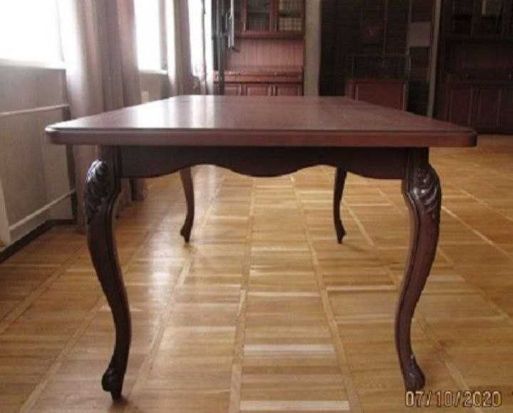 продается стол для гостиной на 10 персон