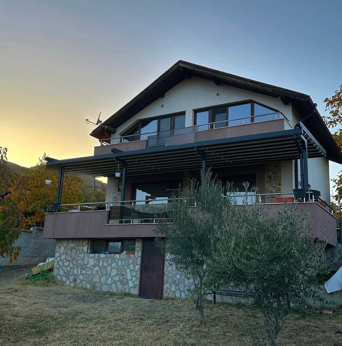 ОБЗАВЕДЕНА Къща в град Куклен