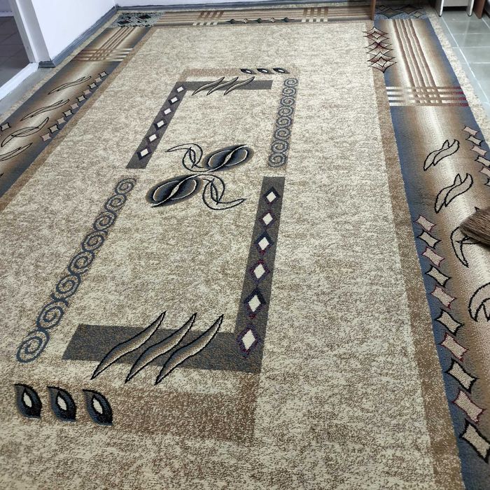 Ковер толстый, чистый (6*3)