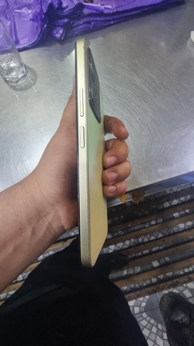 Vivo y35 sotiladi volatile yaxwi