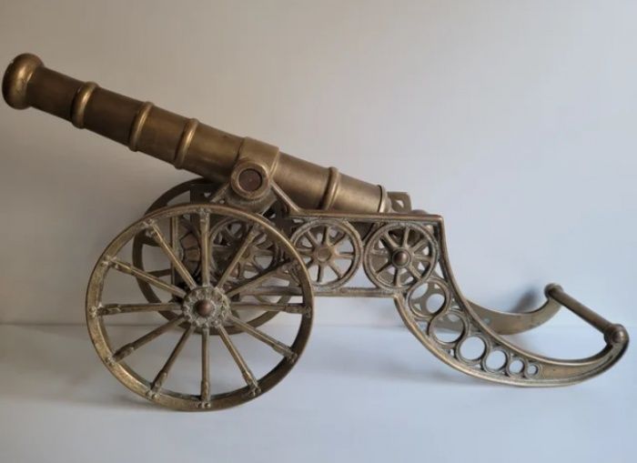 Tun decorativ din bronz, dimensiuni mari