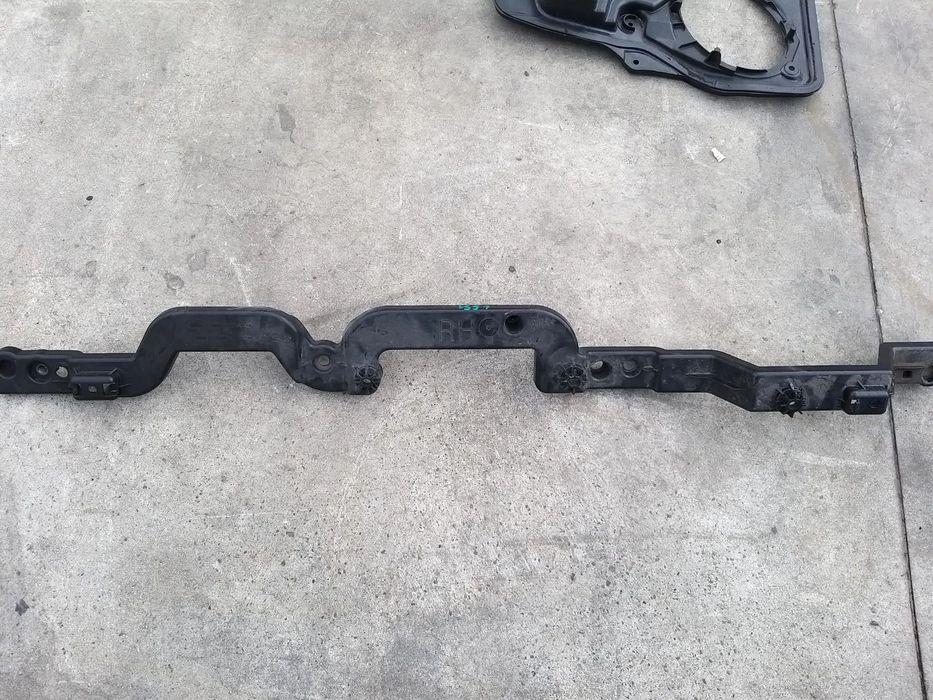 Suport dreapta montare scut termic land rover range rover evoque 2 l551 k8d2113c52ab