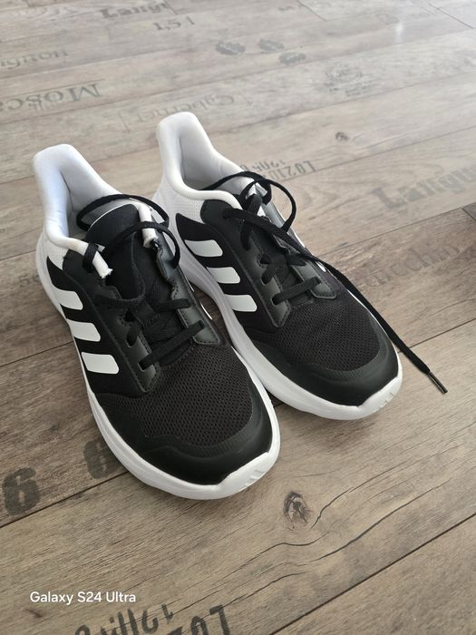 маратонки adidas