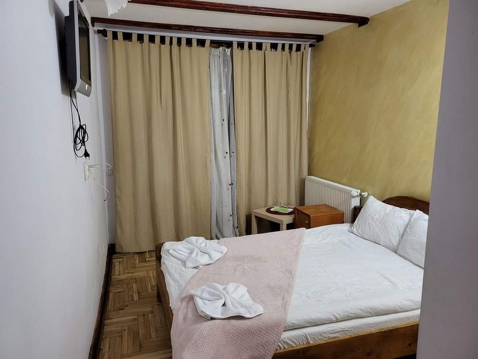 Închiriez casa de vacanță,  zona Sâmbăta de sus ,