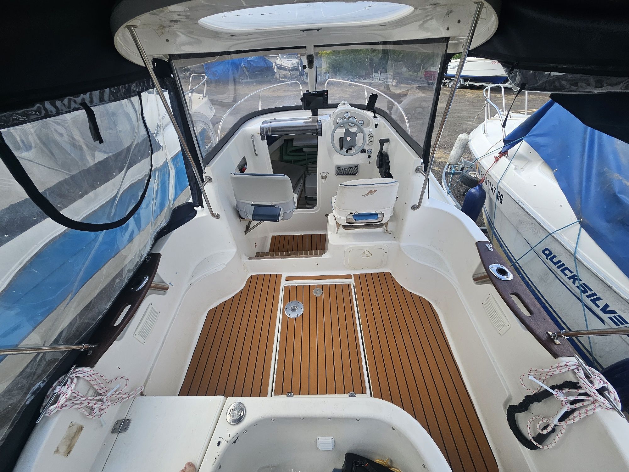 Barca Quicksilver Pilothouse  530 cu sau fără peridoc si motor