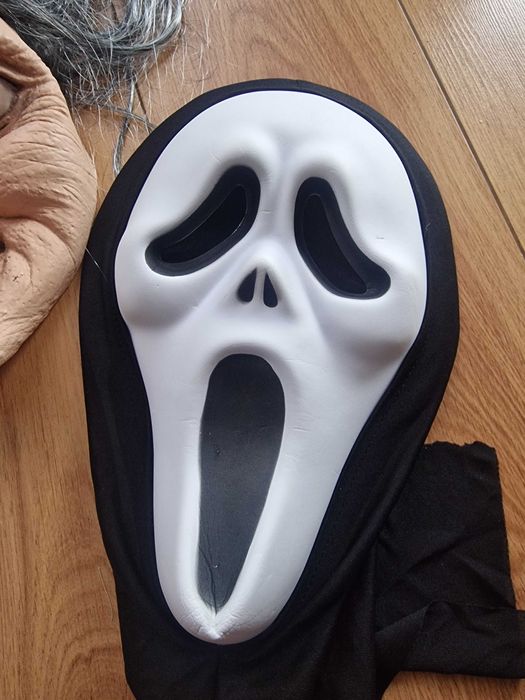 Продавам карнавални маски