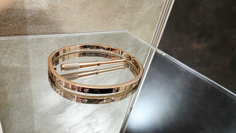 CARTIER Love Rose Gold 10 Diamonds Small Model Гривна с Отверка