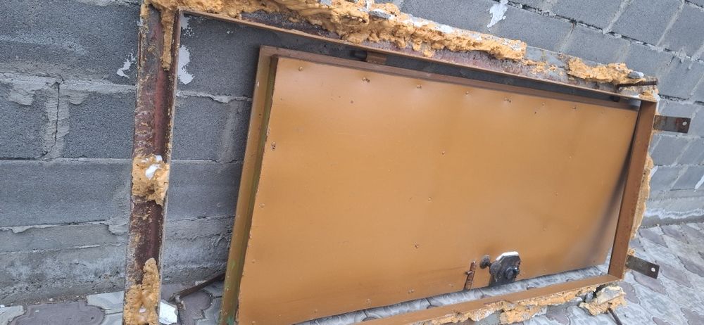 Продам железную дверь