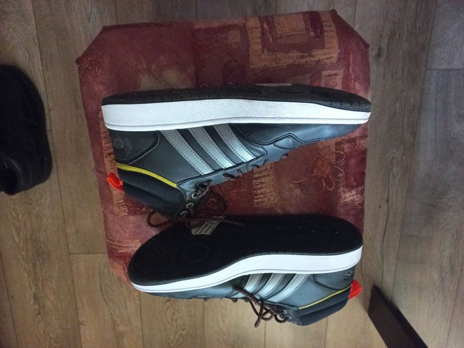 Продавам маратонки,,Adidas "