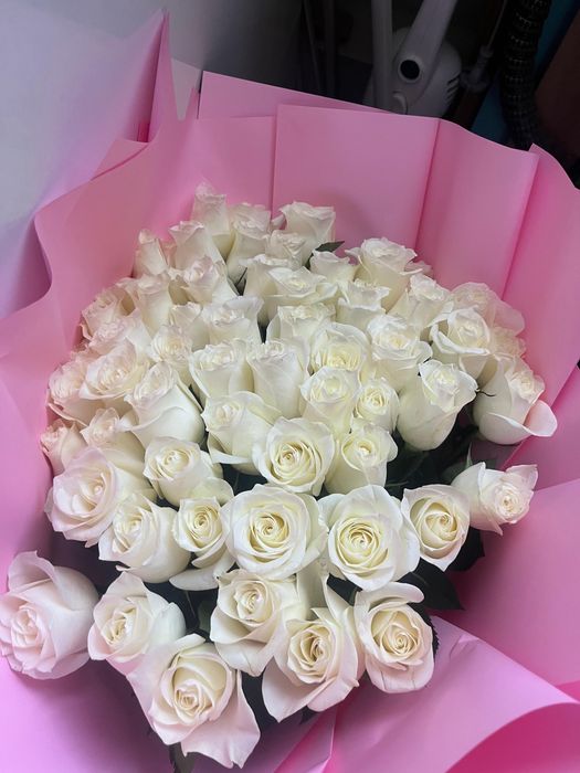 51 белые розы/Цена договорная  /Ақ розалар