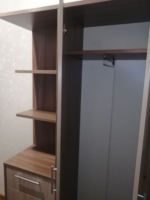 Продам объемную прихожую