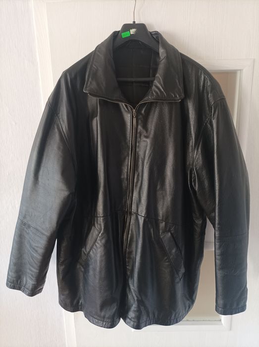 Мъжко черно кожено яке.
