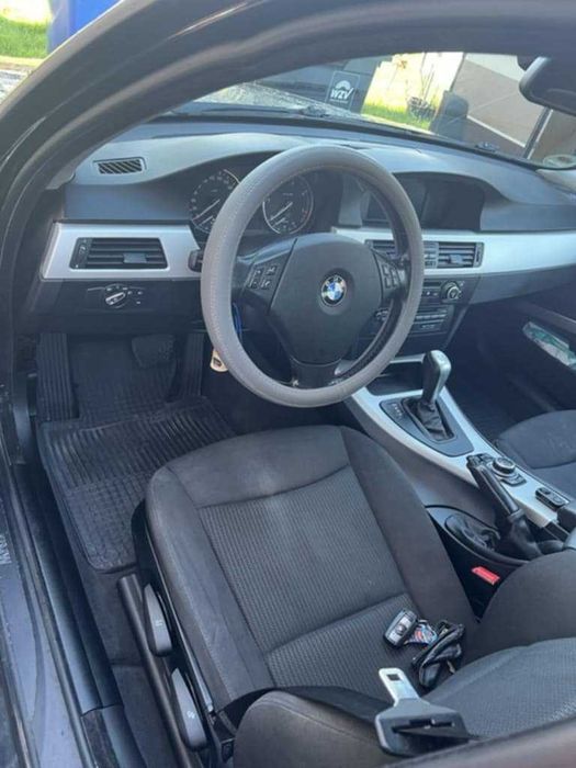 Продавам BMW 320 D