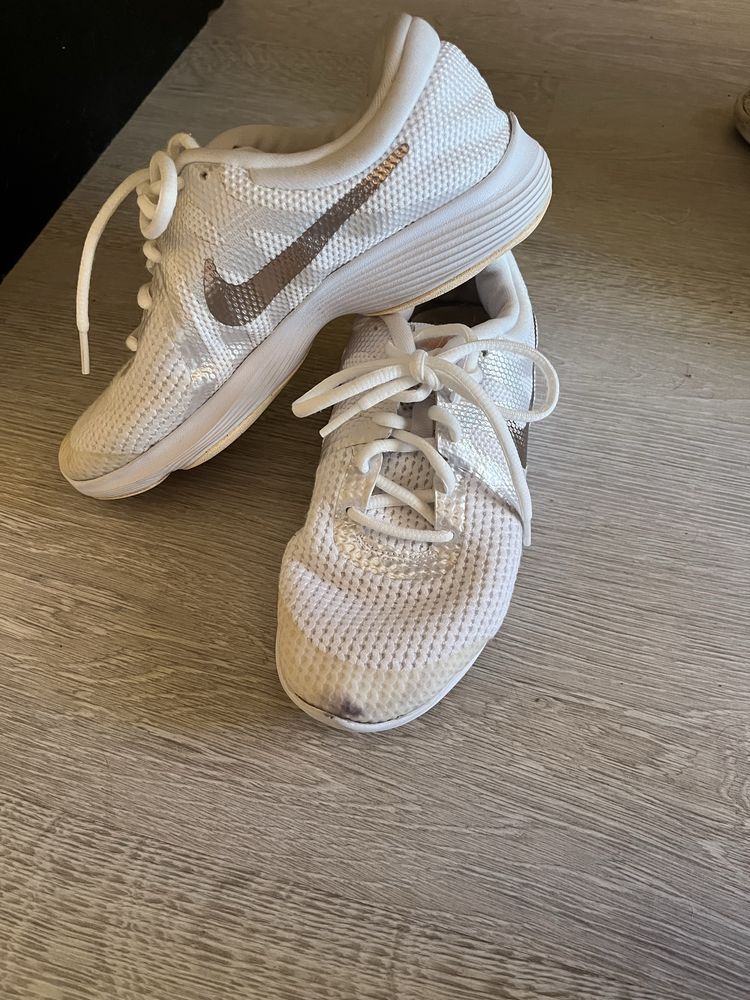 Маратонки оригинални. Nike u Adidas