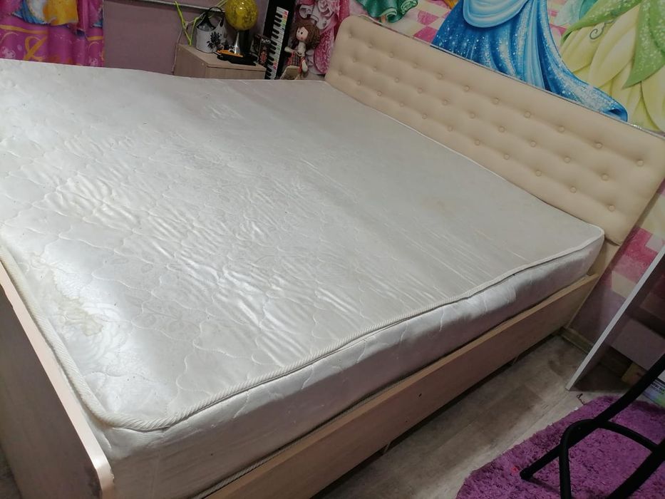 Продам кровать с матрасом