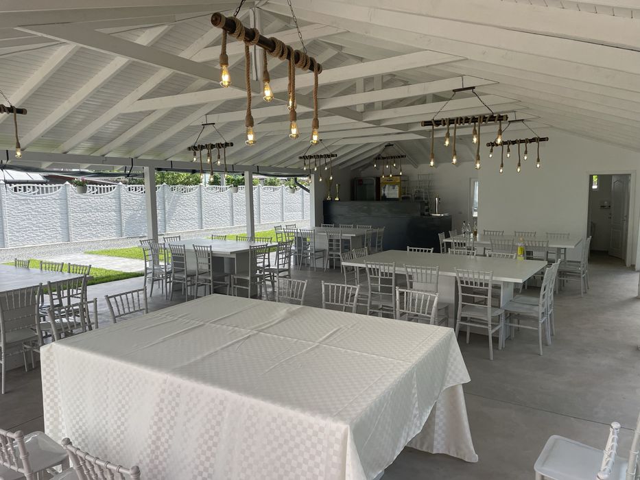 Scaune si mese eveniment