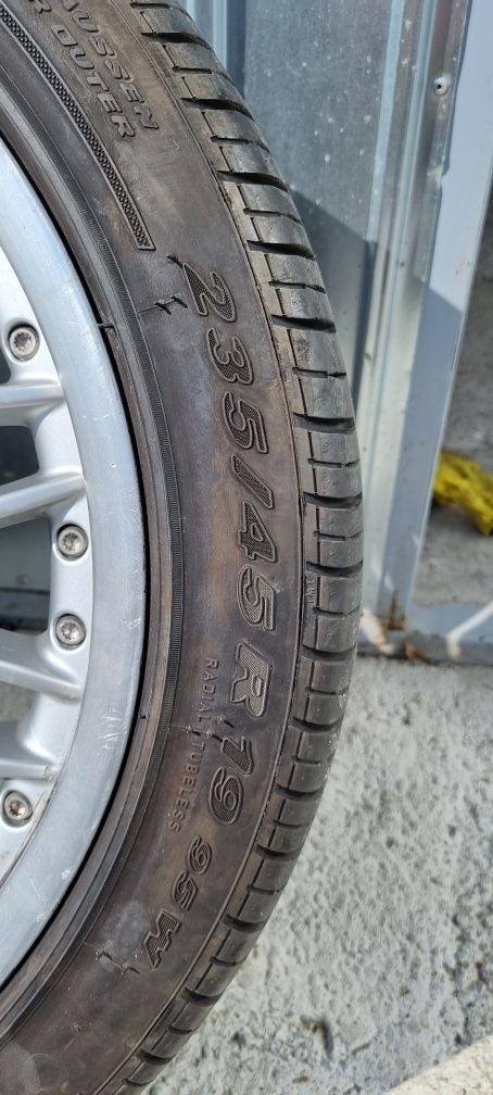 Anvelope 235 45 19 pirelli la bucata