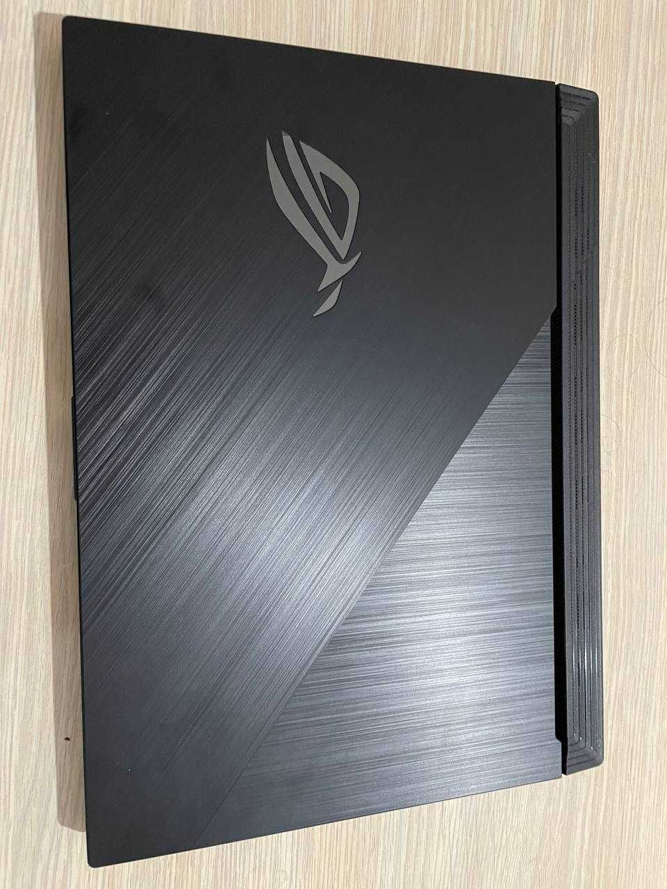 ASUS ROG Strix G712LU  i7-10750H