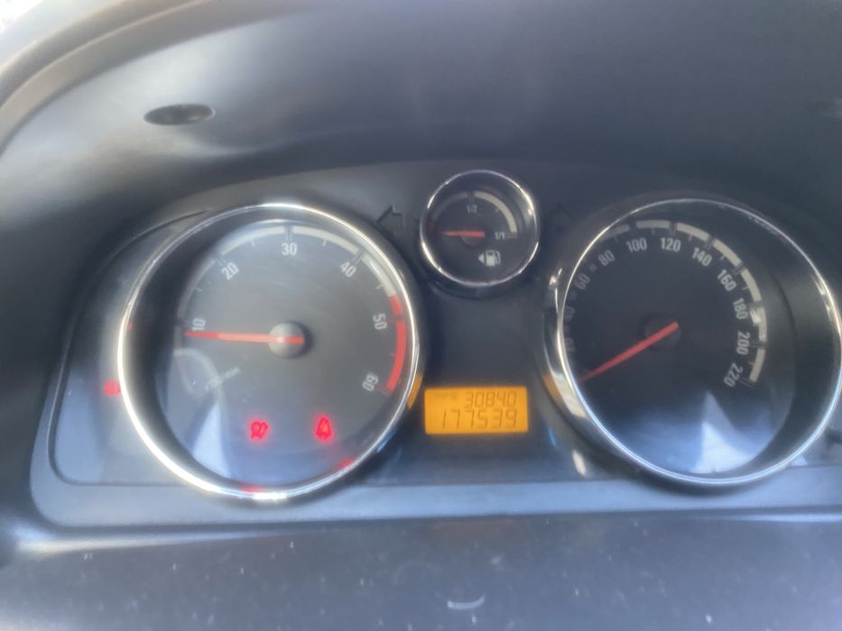 De vinzare opel antara 4 *4