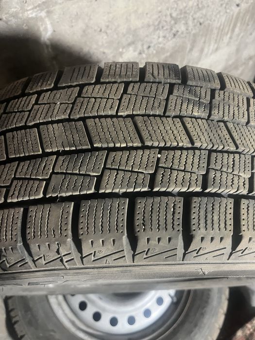 Зимная резина 215/60/R16