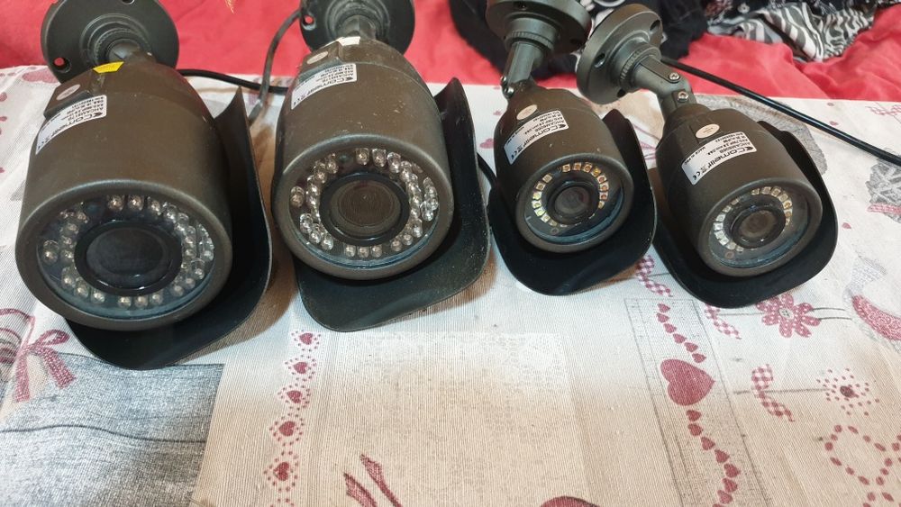 Комплект Камери за видеонаблюдение Comelit с DVR