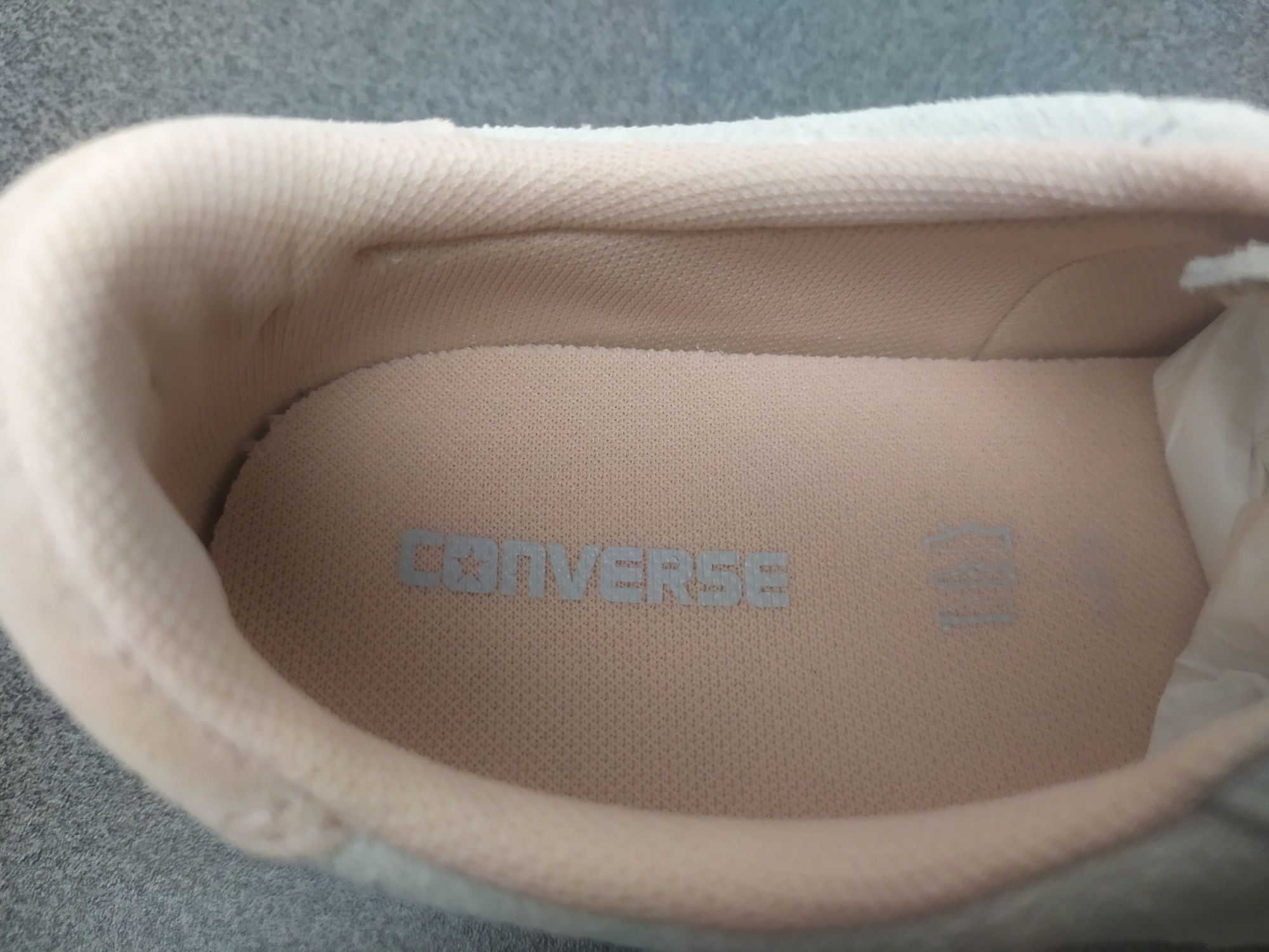 Converse кожени кецове в номер 35,5