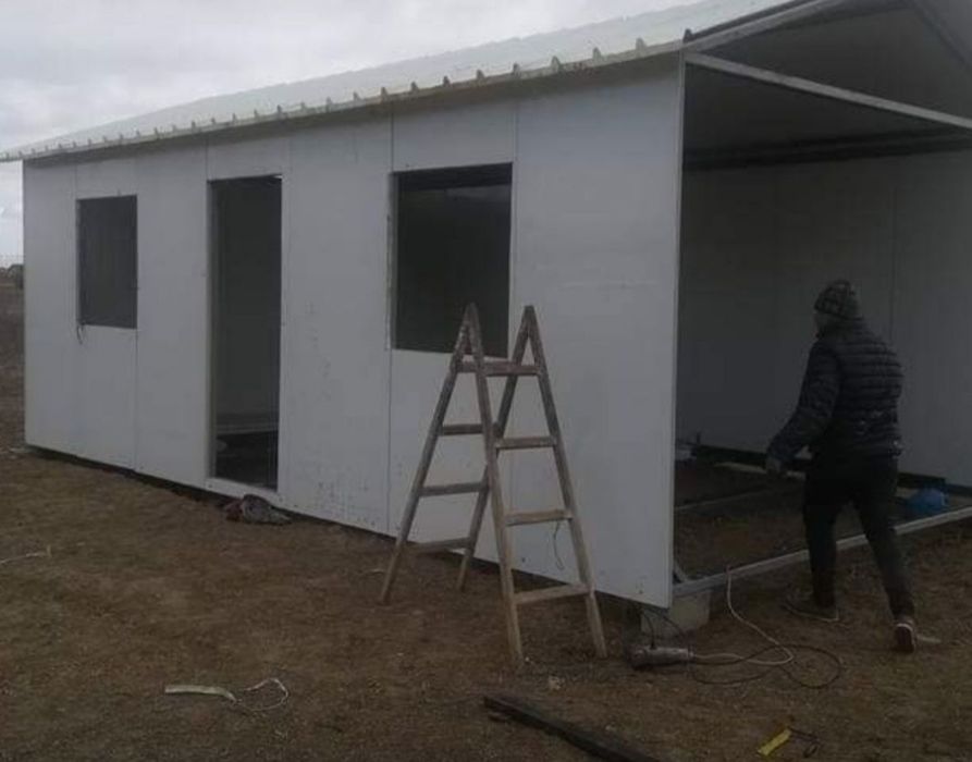 Vindem case di panouri sendwici