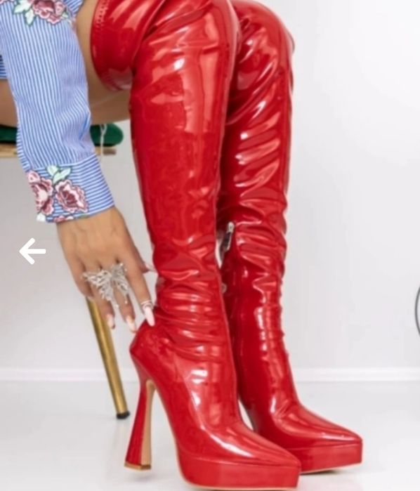 Стилни дамски ботуши на платформа