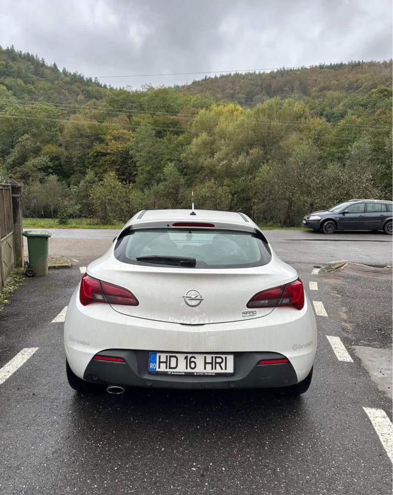 Opel Astra J GTC