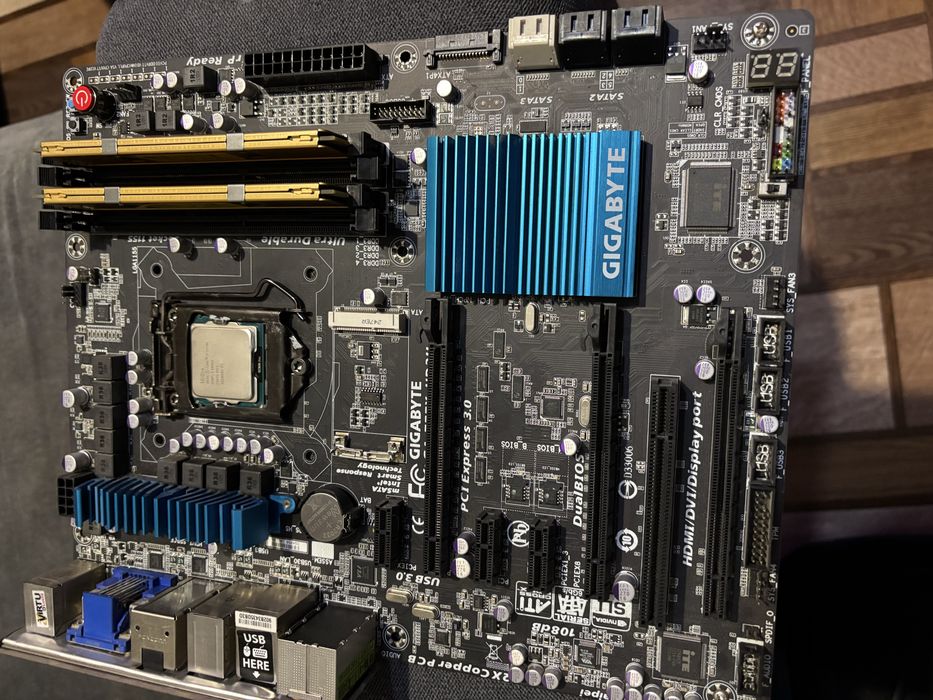 Продам материнкую плату