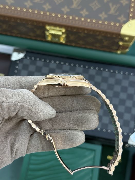 Rolex Day-Date 40mm Olive Dial