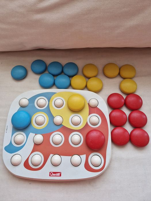 Детски играчки - дървен паркинг за коли и мозайка за подреждане