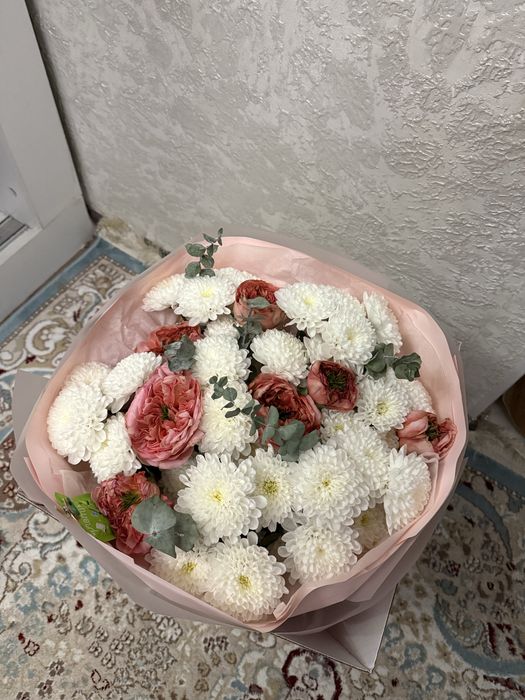 Цветы с коробкой,очень красивые,свежие