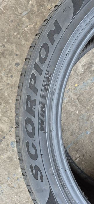 4 anvelope iarna Pirelli,fata 285/40/22,spate 325/35/22.Pret/bucata