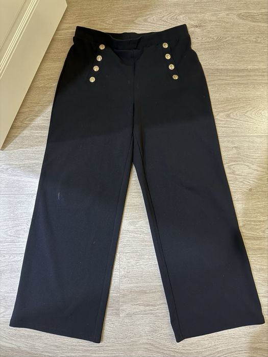 Черные брюки разные