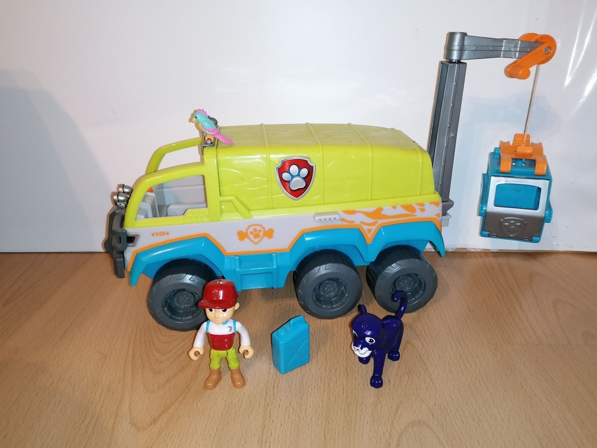 Mașina patrula catelusilor/paw patrol