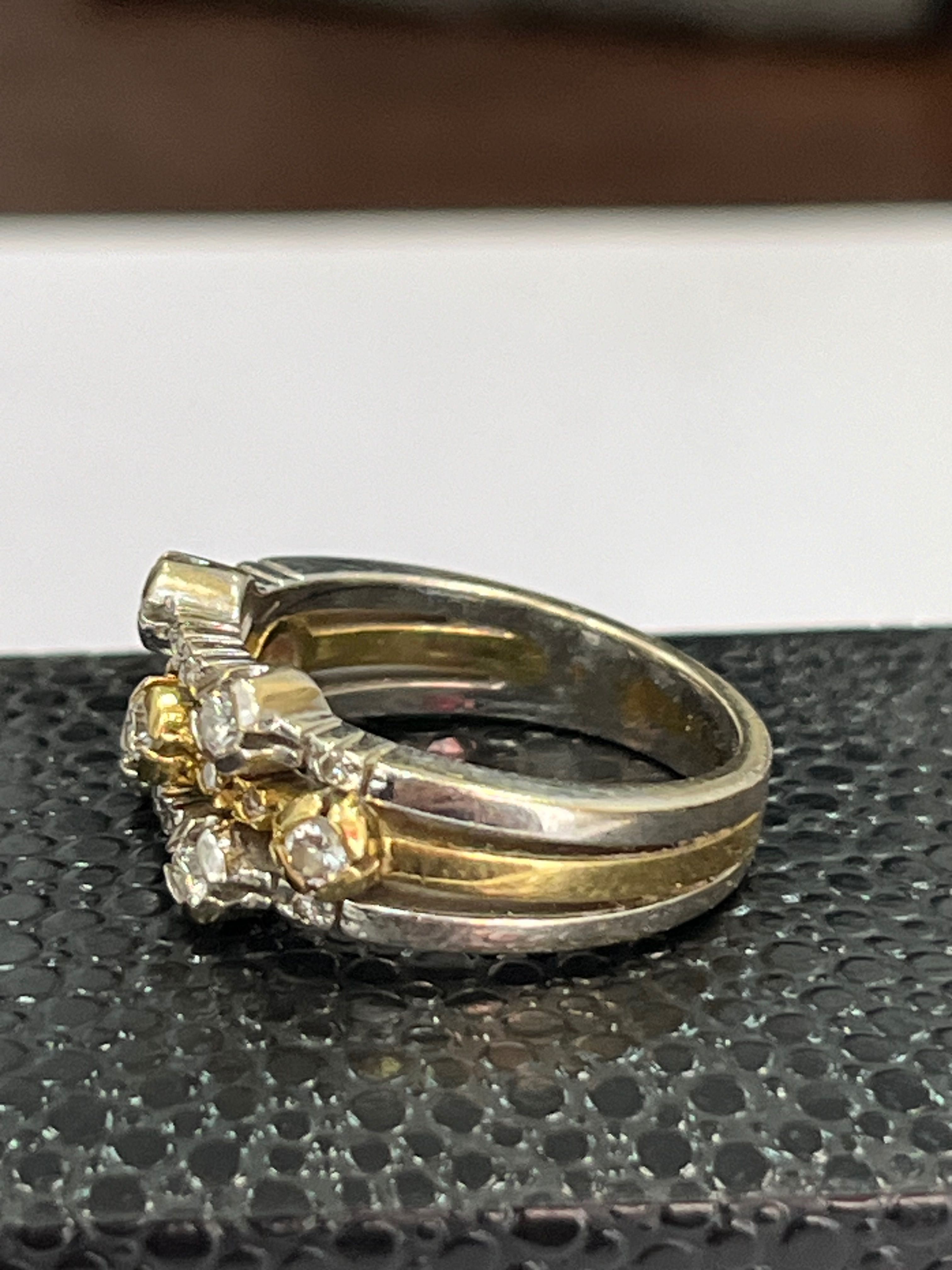 Златен пръстен от бяло и жълто злато