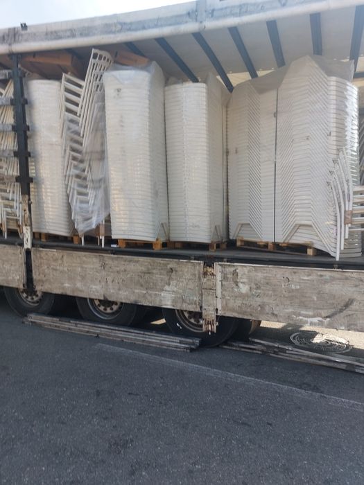 Vand sezlonguri, mese, scaune