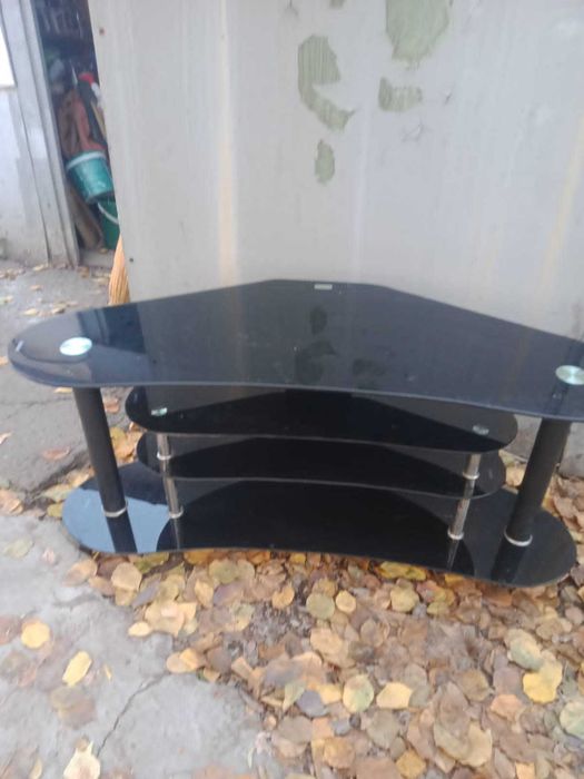 Продам столик под телевизор