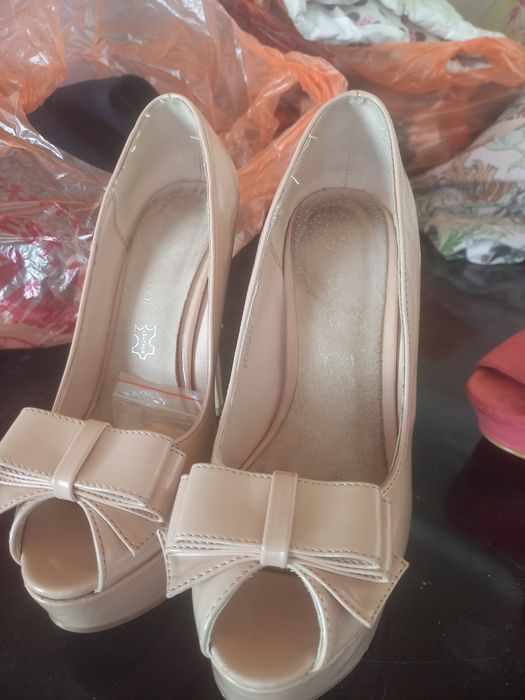 Отдам 2 пары туфель