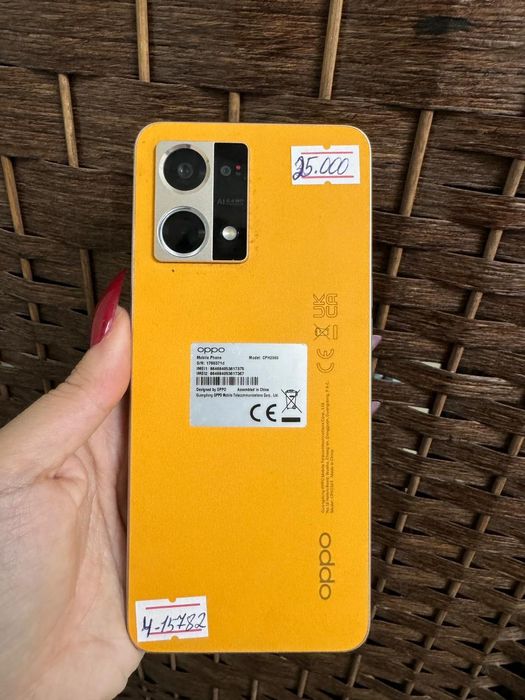Телефон Oppo Reno 7