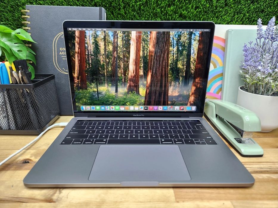 MacBook pro 13 inch Touch bar 16 Gb ram