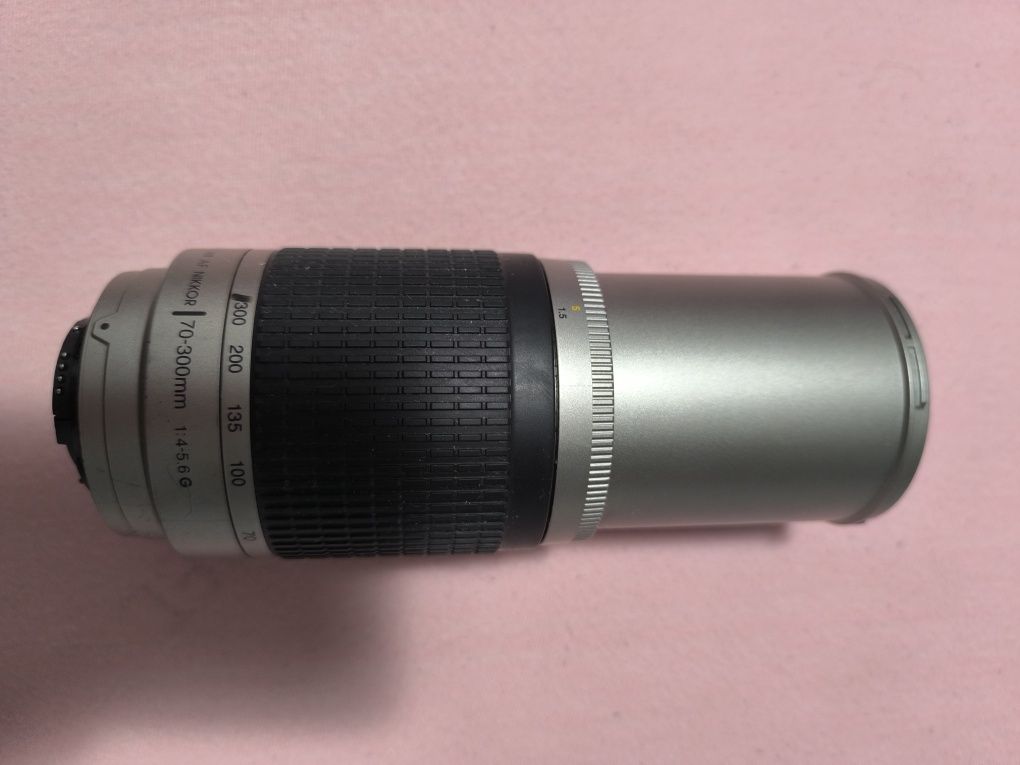 Nikon AF Nikkor 70-300mm f/4-5.6 G Zoom  Lens