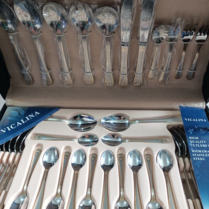 Набор столовых приборов VL-893 состоит из 86 предметов,