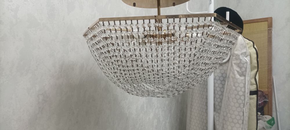 Продам люстру хрустальную