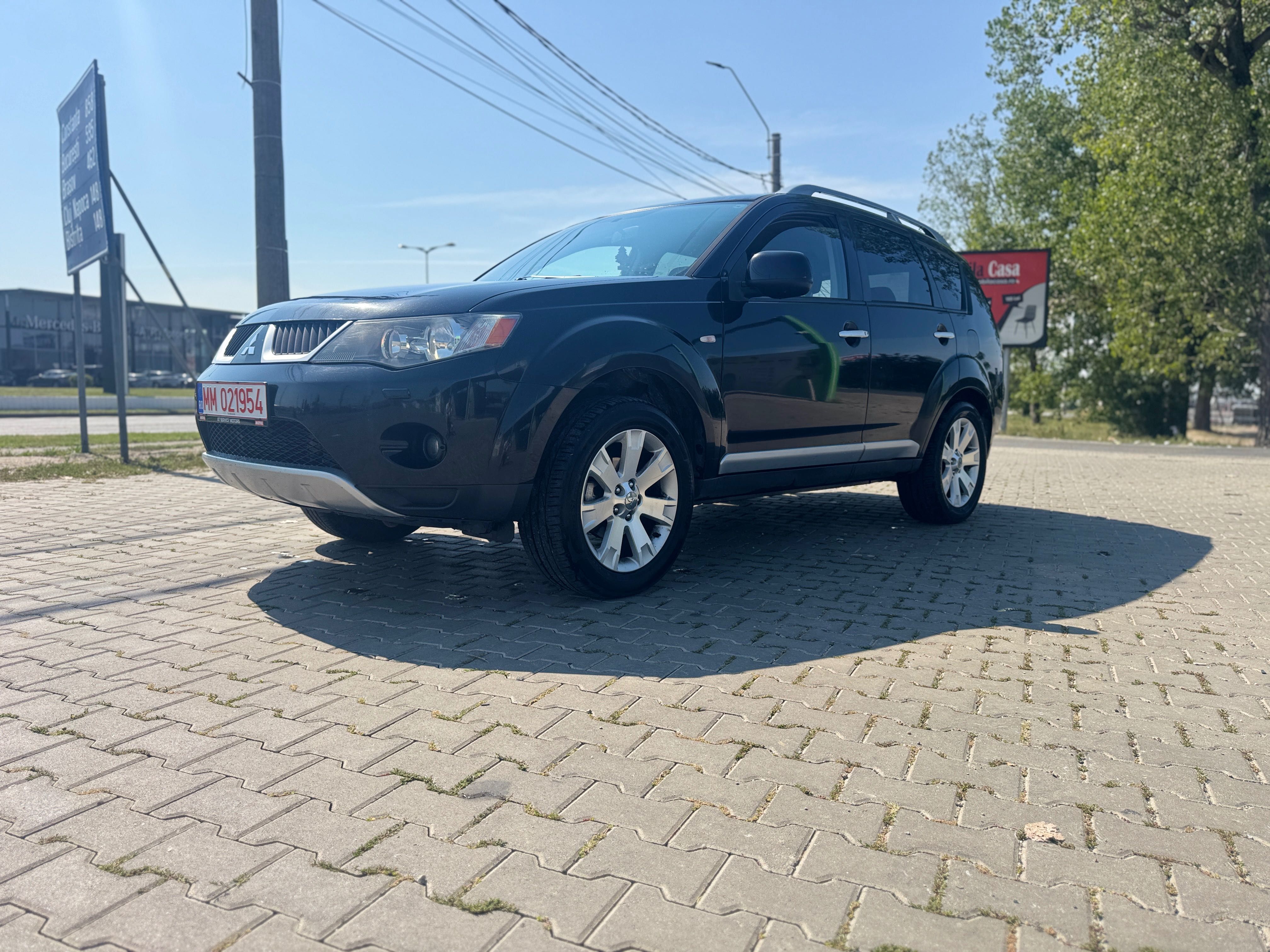 Vând Mitsubishi Outlander
