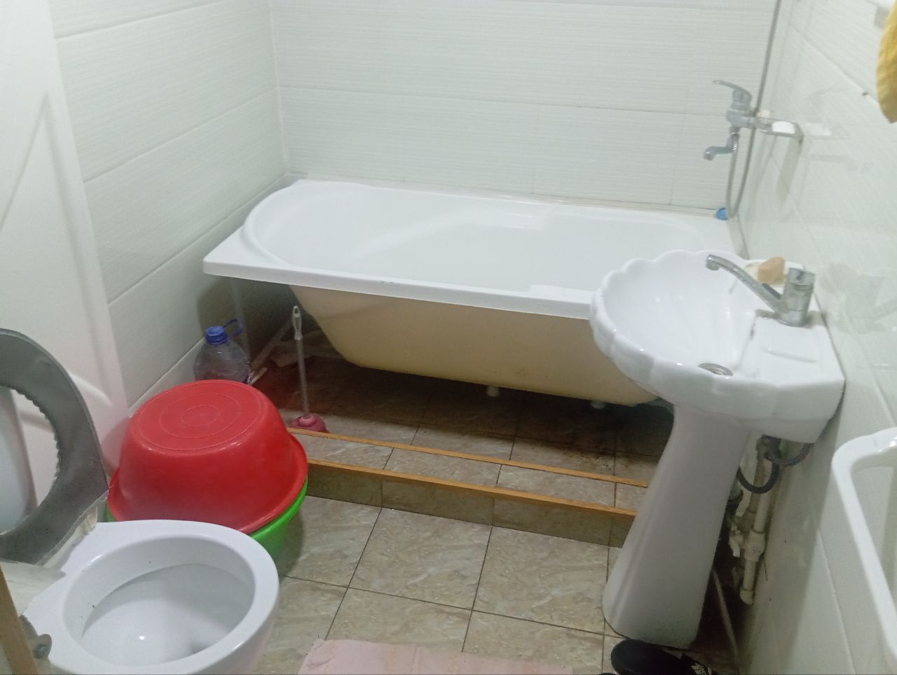 dom sotiladi chovoda 2etajli 1chi etaj